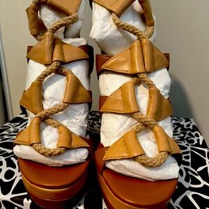 BRAND NEW / DIANE VON FURSTRNBERG   Theirs lace up rope.  Tam leather size 7.